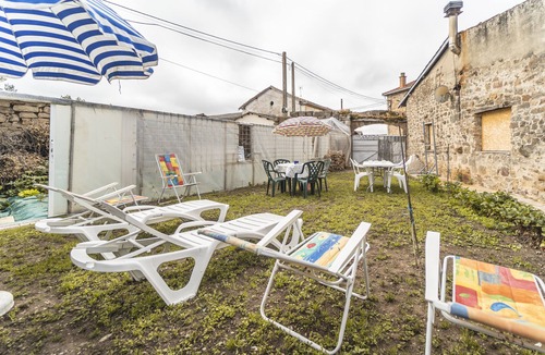 Nestar Apartment | Apartment 'Amontes Rural' with Private Pool, Private Terrace and Wi-Fi