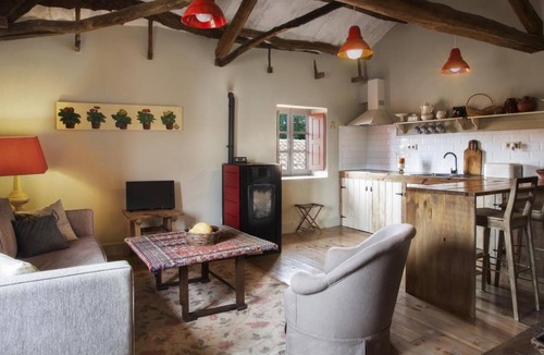 Villamejil Apartment | Apartment 'Apartamento Coral' with Mountain View, Shared Garden and Wi-Fi