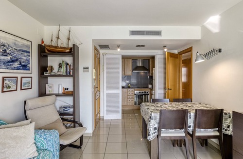 L'Escala Apartment | Apartment 'Apartamento Moll Con Piscina' with Mountain View, Shared Pool and Air Conditioning