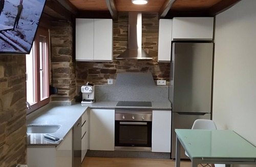 Fonsagrada Apartment | Apartment 'Arriba' with Shared Terrace, Balcony and Wi-Fi