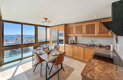 Torrequebrada Apartment | Apartment at 200 meters from the beach! Sea view. And communal pool.