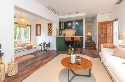 Can Carbonell House | Apartment 'Bacom House' with garden in the forest