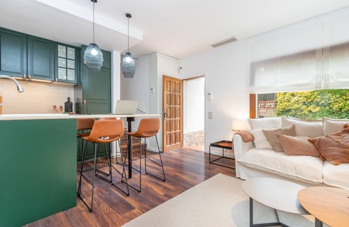 Can Carbonell House | Apartment 'Bacom House' with garden in the forest