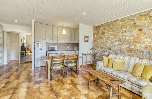 Begur Apartment | Apartment 'Bajo 1' with Private Terrace and Wi-Fi