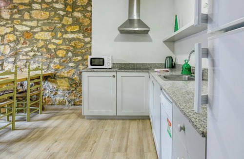 Begur Apartment | Apartment 'Bajo 3' with Private Terrace, Balcony and Wi-Fi