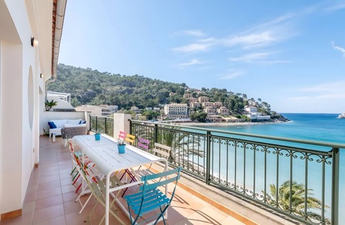Puerto de Soller Apartment | Apartment 'Beachfront Port De Soller' with Private Terrace, Wi-Fi and Air Conditioning