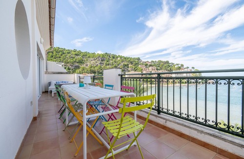 Puerto de Soller Apartment | Apartment 'Beachfront Port De Soller' with Private Terrace, Wi-Fi and Air Conditioning