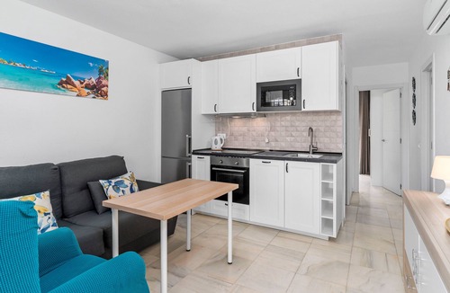 Torrequebrada Apartment | Apartment 'Benalmadena 2' with Sea View, Wi-Fi and Air Conditioning