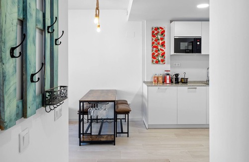 Roques Daurades Apartment | Apartment 'Brisa By Enjoy Rocas Doradas' with Sea View, Wi-Fi and Air Conditioning