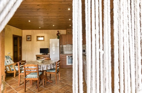 Torroella de Fluvia Apartment | Apartment 'Cal Ferrer 3 -paller' with Shared Pool, Wi-Fi and Air Conditioning
