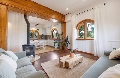 Horta de Sant Joan Apartment | Apartment 'Ca La Crish' with Mountain View, Shared Terrace and Wi-Fi