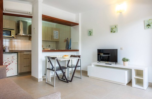 Cala Figuera Apartment | Apartment 'Cala Figuera 2b' with Sea View, Wi-Fi and Air Conditioning