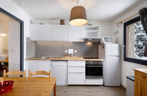 Les Angles Apartment | Apartment 'Capcir' with Mountain View, Shared Terrace and Wi-Fi