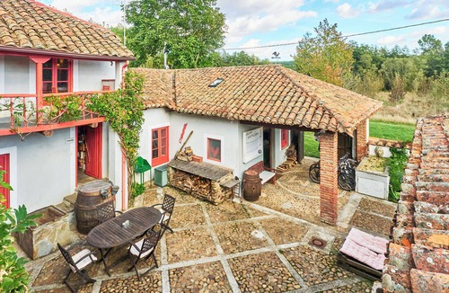 Villamejil House | Apartment 'Casa Grande' with Shared Terrace, Shared Garden and Wi-Fi