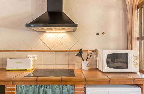 Castril Apartment | Apartment 'Casa Rural Cortijo El Plantio' with Mountain View, Wi-Fi and Air Conditioning