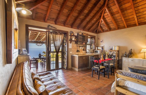 Los Quemados Apartment | Apartment 'Casa' with Sea View, Wi-Fi and Air Conditioning