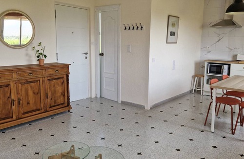 Alhendin Apartment | Apartment 'Casita Acogedora Con Piscina' with Shared Pool, Wi-Fi and Air Conditioning