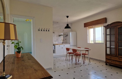 Alhendin Apartment | Apartment 'Casita Acogedora Con Piscina' with Shared Pool, Wi-Fi and Air Conditioning
