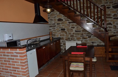 Bueres Apartment | Apartment 'Castaño' with Private Terrace and Wi-Fi