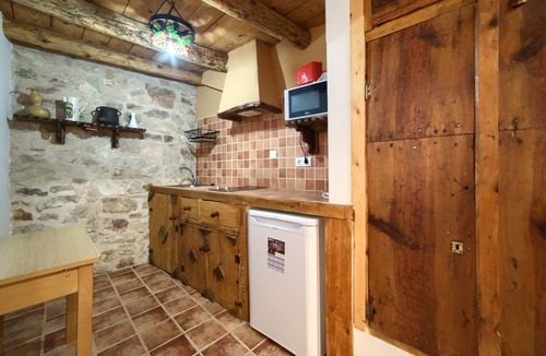 Ejulve Apartment | Apartment-Cottage-Ensuite with Shower-Los Pajarcicos- El Lucero