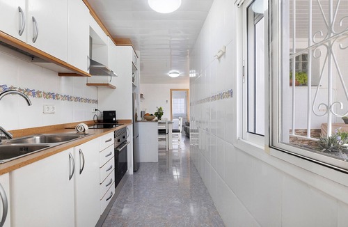Deltebre Apartment | Apartment 'Cristina' with Private Terrace, Wi-Fi, and Air Conditioning