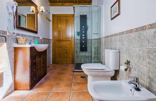 Caboalles de Abajo House | Apartment 'Devesa' with Mountain View, Shared Pool and Wi-Fi