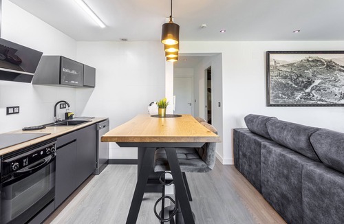 Port de Sagunt Apartment | Apartment 'El Pisito De Gemma' with Balcony, Wi-Fi and Air Conditioning