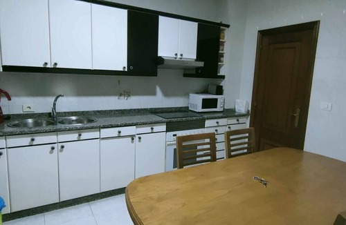 Monforte de Lemos Apartment | Apartment 'En Centro De Monforte' with Wi-Fi
