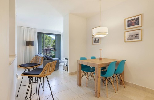 Bonmont Terres Noves Apartment | Apartment 'En Bonmont Terres Noves' with Pool and Air Conditioning
