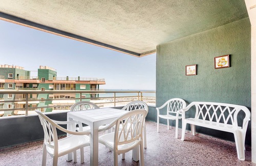 El Perello Apartment | Apartment 'Entero Playa Perello' with Shared Pool, Wi-Fi and Air Conditioning