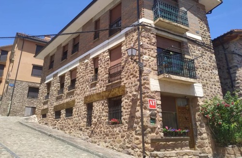 El Rasillo de Cameros Apartment | Apartment 'Luar 3' with Mountain View and Wi-Fi