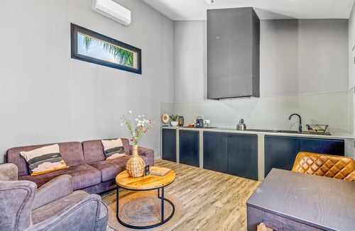 Formentera de Segura Apartment | Apartment 'La Vuelta 5' with Mountain View, Wi-Fi and Air Conditioning