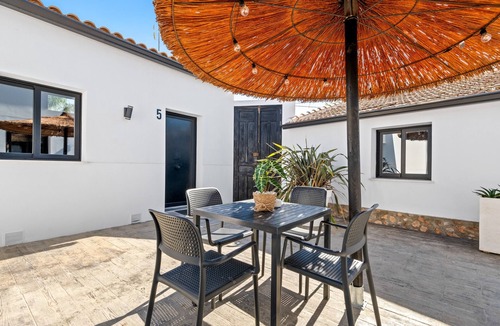 Formentera de Segura Apartment | Apartment 'La Vuelta 5' with Mountain View, Wi-Fi and Air Conditioning