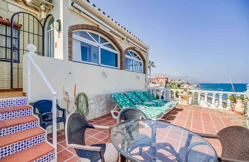 El Faro Apartment | Apartment with Sea View, Wi-Fi and Air Conditioning