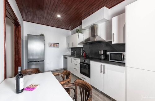 Los Llanos Apartment | Apartment 'Casa Tilola' with Mountain View, Wi-Fi and Air Conditioning