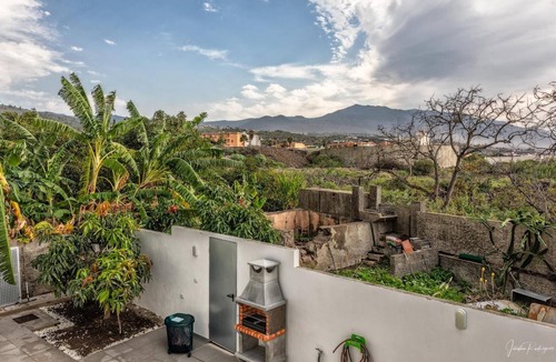 Los Llanos Apartment | Apartment 'Casa Tilola' with Mountain View, Wi-Fi and Air Conditioning