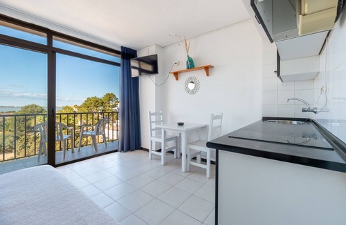 Es Pujols Apartment | Apartment 'Estudio Mirada 307' with Lake View, Wi-Fi and Air Conditioning