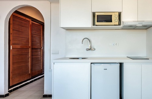 Es Pujols Apartment | Apartment 'Estudio Mirada 309' with Lake View, Wi-Fi and Air Conditioning
