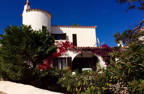 Punta Grossa Apartment | Apartment Fucsia in charming villa, 2 minutes from the beach