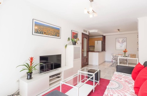 La Malagueta Apartment | Apartment Gran Confort Muelle Uno with Wi-Fi, A/C & Balcony