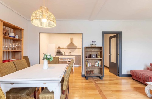 Erandio Apartment | Apartment in front of Bilbao River, next to metro