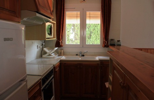 L'Escala Apartment | Apartment in quiet area with pool and parking