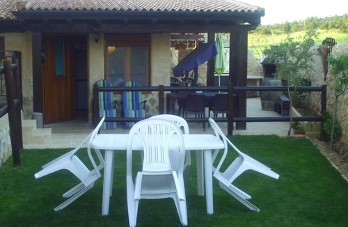 Valdemaluque Apartment | Apartment 'Julia De 2 Habitaciones' with Mountain View, Wi-Fi and Air Conditioning