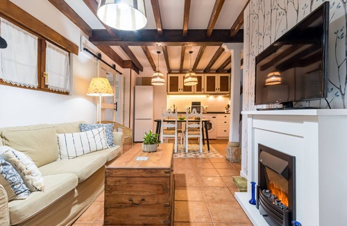 Estrada Apartment | Apartment 'Kety' with Mountain View, Private Terrace and Wi-Fi