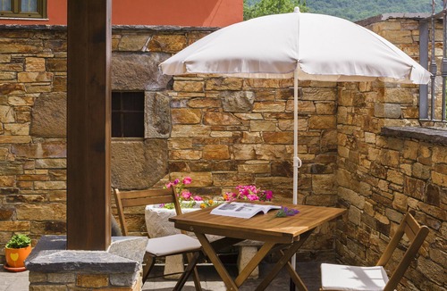 Caboalles de Abajo House | Apartment 'La Alcoba' with Mountain View, Shared Pool and Wi-Fi