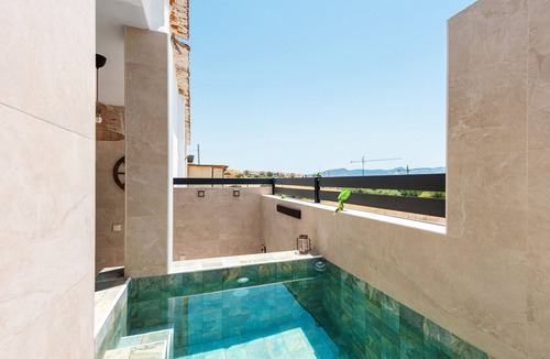 Campanillas Apartment | Apartment 'La Mihilla' with Mountain View, Wi-Fi and Air Conditioning
