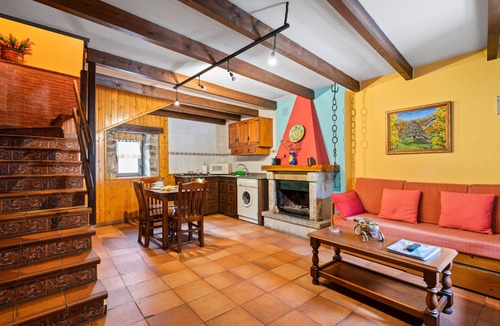 Caunedo House | Apartment 'Lorences A' with Mountain View