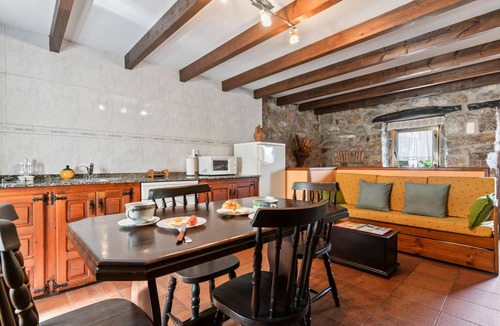 Caunedo House | Apartment 'Lorences D' with Mountain View