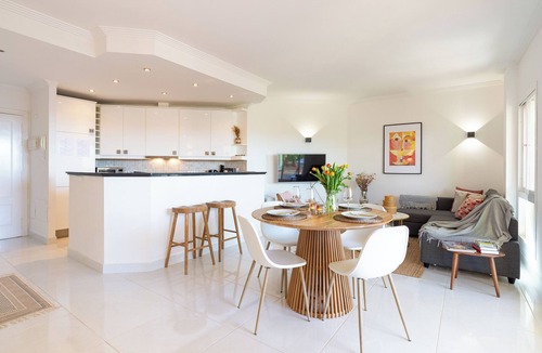Benalmadena Apartment | Apartment 'Lovely Higueron' with Mountain View, Wi-Fi and Air Conditioning