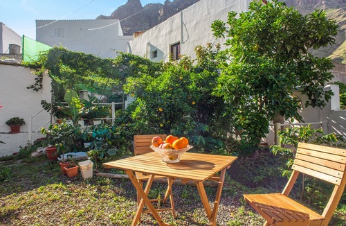 Agaete Apartment | Apartment "Lugar Tranquilo" with Mountain View, Private Terrace & Wi-Fi